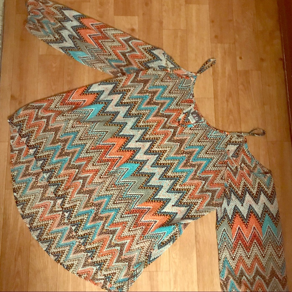Tribal/Zip zag print open shoulder top